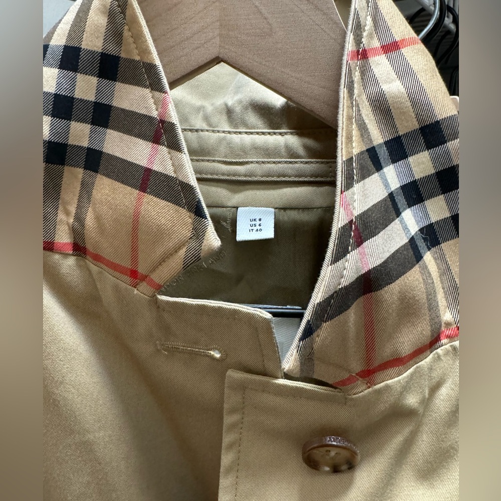 Burberry Women’s Farringdon Car Coat In Honey - Picture 3 of 11